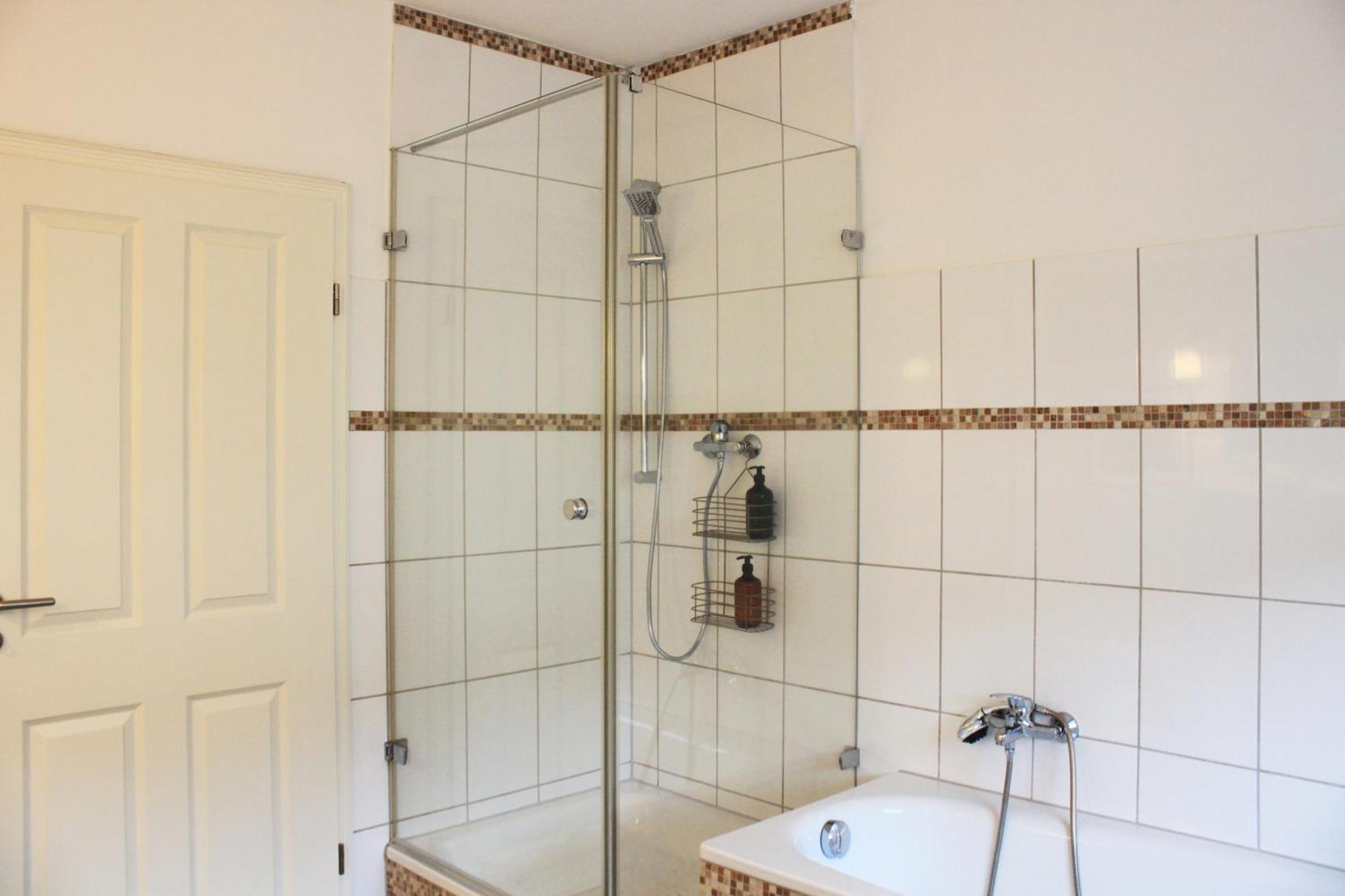 R B Family - 108 Qm Mit Dachterrasse - Badewanne & Dusche - Kostenloses Parken - 2 Schlafzimmer Hamborg