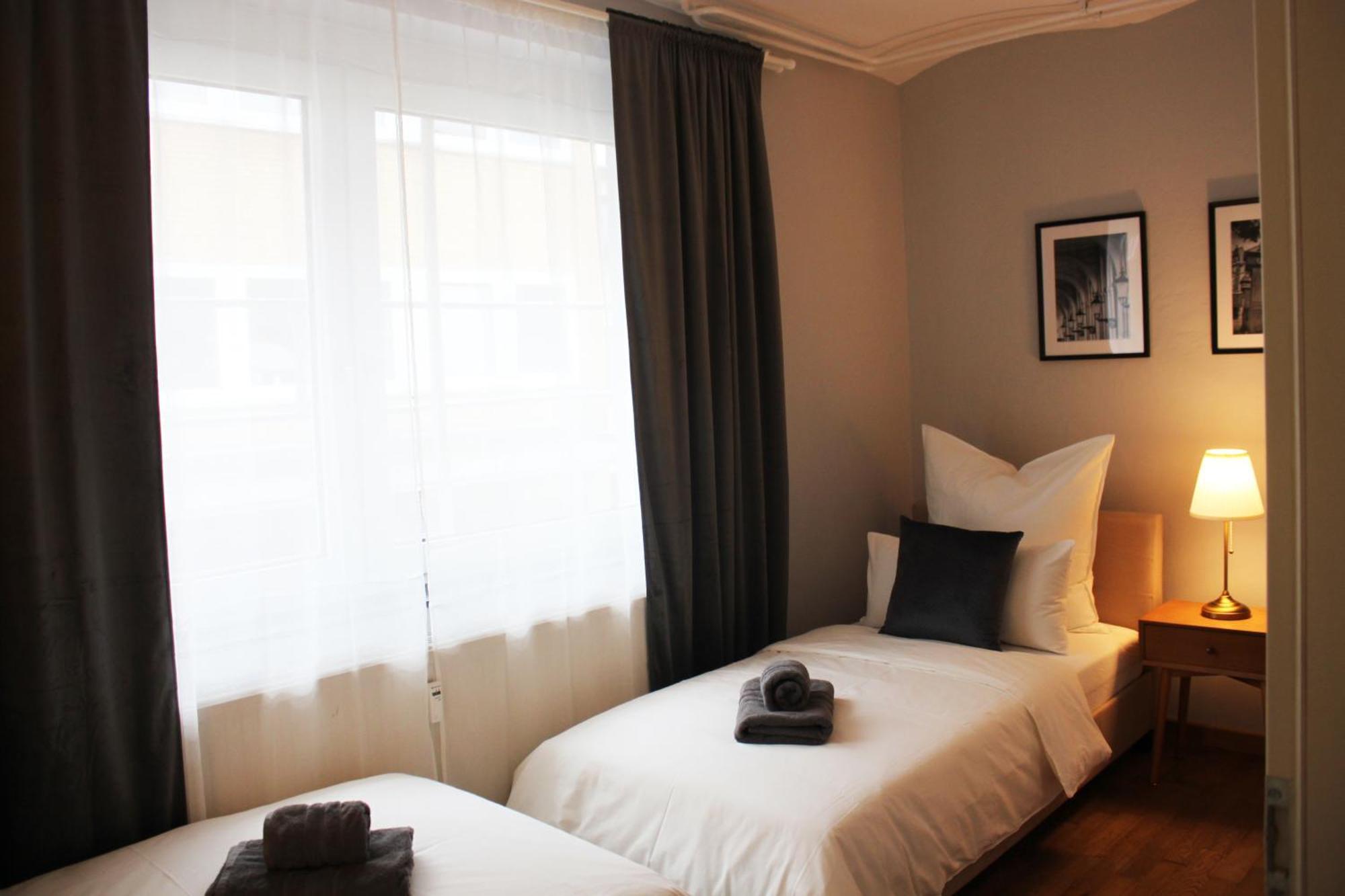 Апартаменты R B Family - 108 Qm Mit Dachterrasse - Badewanne & Dusche - Kostenloses Parken - 2 Schlafzimmer