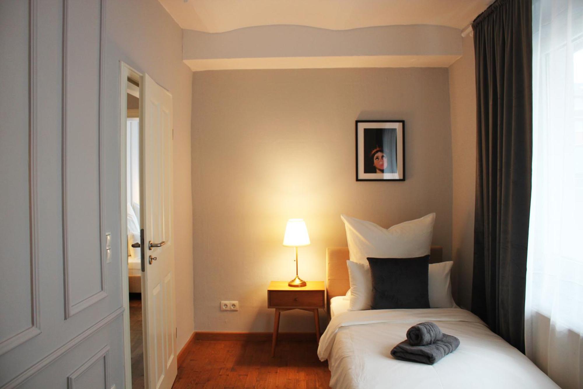 Апартаменты R B Family - 108 Qm Mit Dachterrasse - Badewanne & Dusche - Kostenloses Parken - 2 Schlafzimmer *