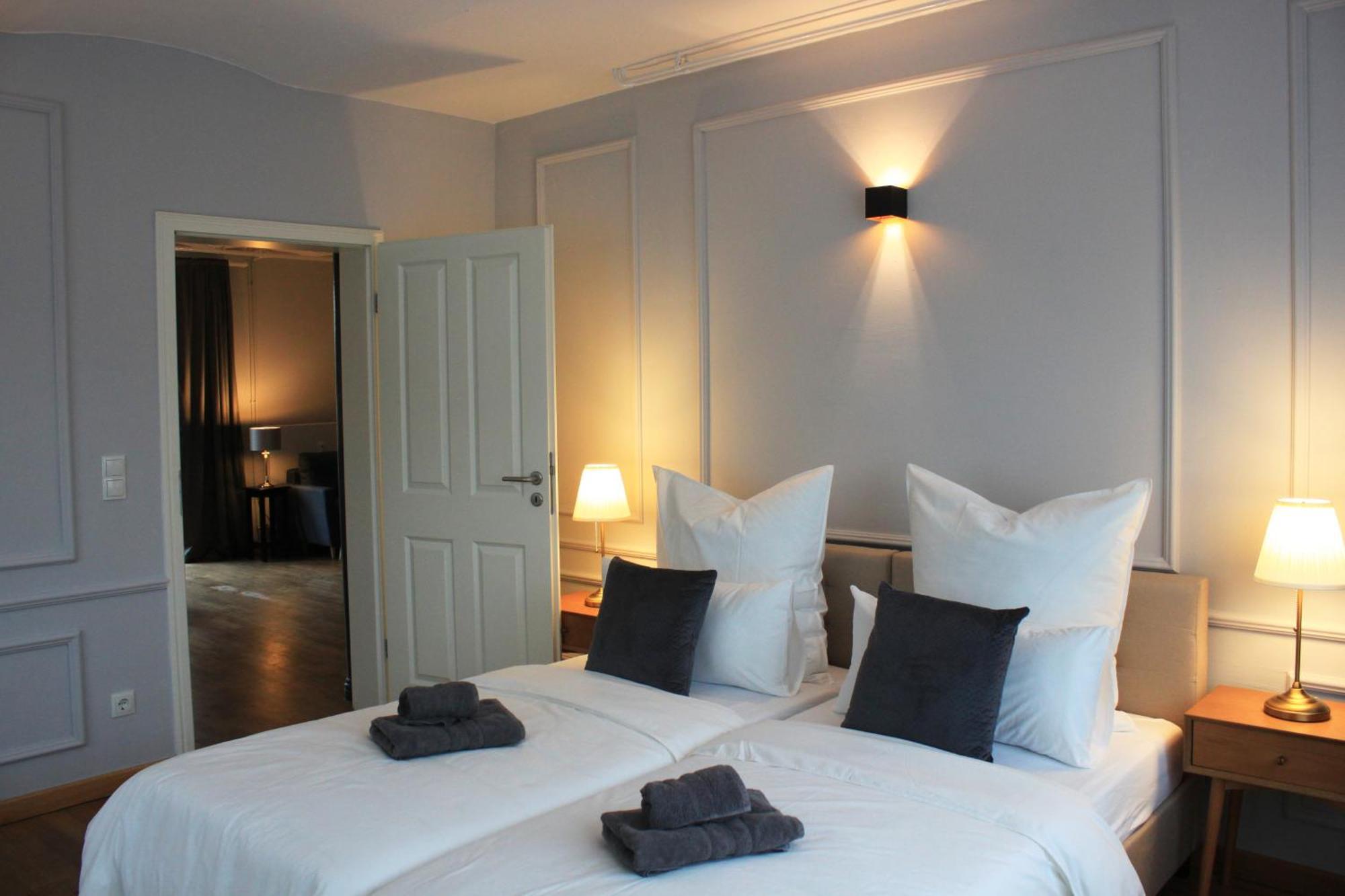 Апартаменты R B Family - 108 Qm Mit Dachterrasse - Badewanne & Dusche - Kostenloses Parken - 2 Schlafzimmer *